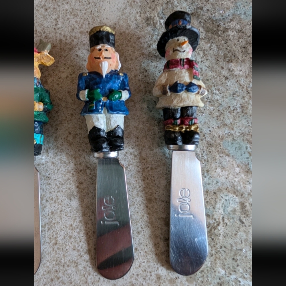 Lot of 7 Misc Cheese Butter Knives Spreaders Christmas Tree Snowman Reindeer SC - Picture 3 of 8